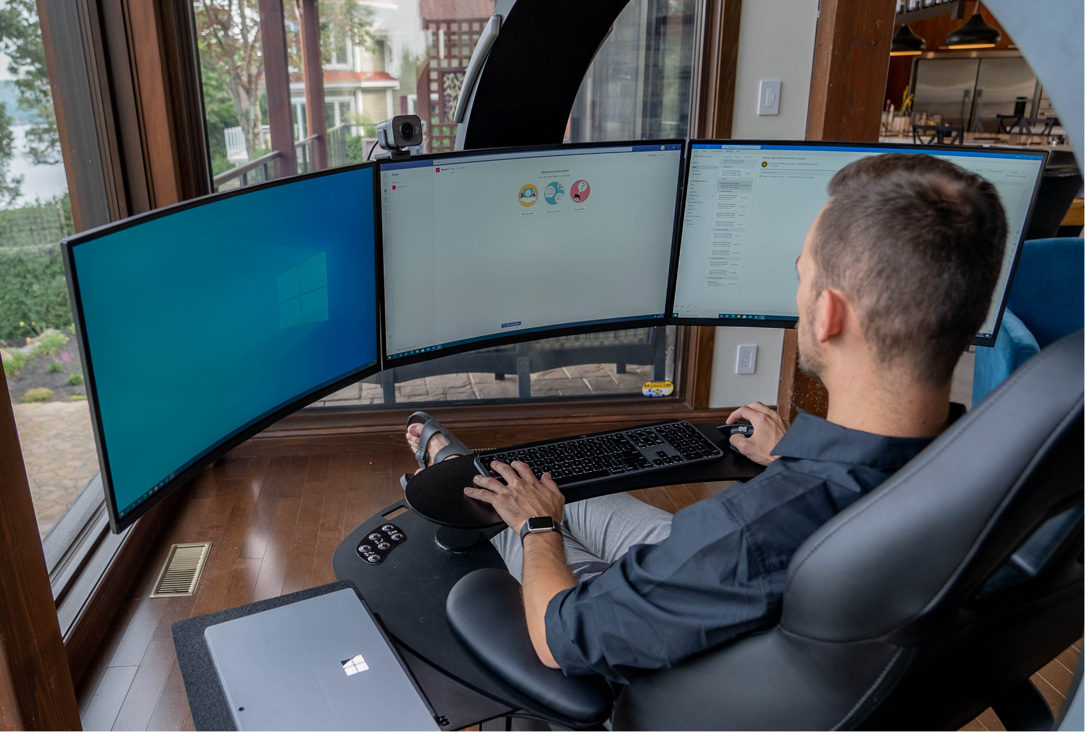 The Emperor XT scorpion chair in a home office setting